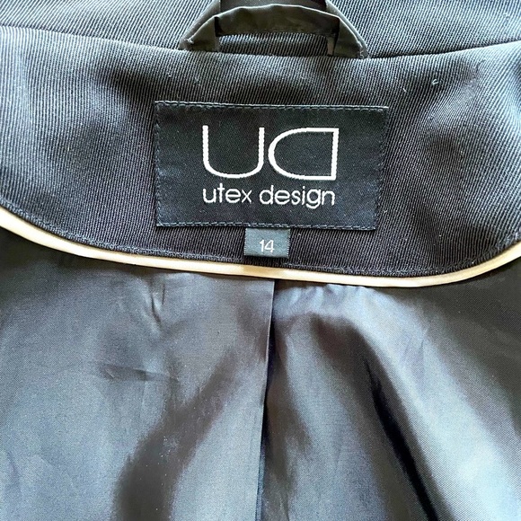 Long black light weight coat by Utex design. - Picture 14 of 15